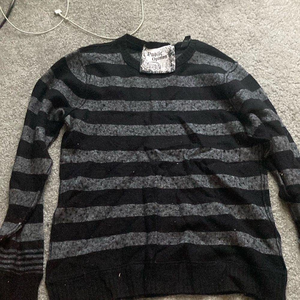 Sweater. Part wool from public opinion